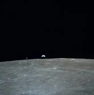 «Каспер» и Земля над лунным горизонтом, снятые из «Ориона»