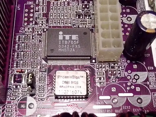 Микросхемы Super I/O контроллер ITE IT8705F и BIOS на материнской плате ECS L7VMM2 REV1.1