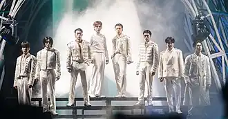 ATEEZ, 2024 годСлева направо: Юнхо, Сонхва, Сан, Ёсан, Ким Хонджун, Уён, Чонхо и Минги