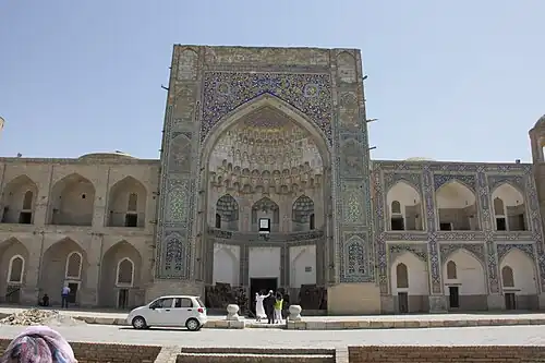 Медресе Абдулазиз-хана