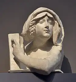 Сивилла (Bärbel von Ottenheim). Слепок с разрушенного портала Старой канцелярии Страсбурга. 1463—1464. Песчаник. Либиг-хаус, Франкфурт-на-Майне