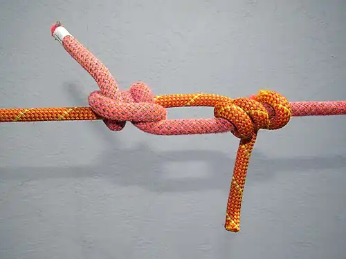 Регулируемый соединительный узел:52, Adjustable bend.Связывательный штык, формируемый завязкой чередующегося У. на коренных концах 2х тросов. Скользит не под нагрузкой.