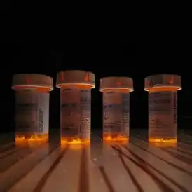 Обложка альбома The Gutter Twins «Adorata» (2008)