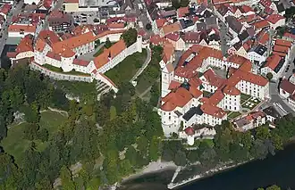 Замок и аббатство с высоты птичьего полёта. Вид с юго-запада