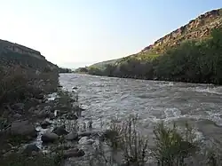 Аксакатасай в мае (у посёлка Шулдак)