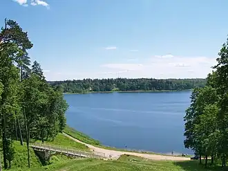 Вид с полуострова Капсетас на южную оконечность озера Алукснес летом 2007 года