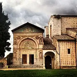 Ораторий Сан-Бернардино в Перудже. Фасад. 1457—1462