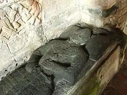 Могила Аласдера Кротаха в церкви Святого Климента на острове Гаррис.