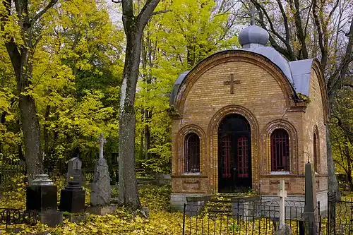 «Красная» часовня на кладбище Сизелинна,  памятник архитектуры