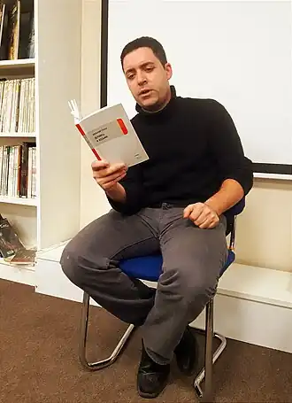 «Третий, вслед за Пушкиным и Гумилёвым, африканец русской литературы», автор «Африканской книги» (М.: НЛО, 2019) поэт и прозаик Александр Стесин читает свою прозу на совместном вечере с Игорем Сидом. Библиотека иностранной литературы, 29.10.2019.