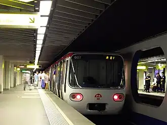 Поезд на станции «Белькур» (линия A).