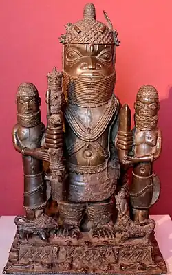 Алтарь со скульптурой обы Акензуа. Бенинская бронза, Музей Боде, Берлин