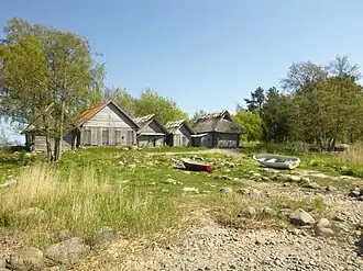 Рыбацкие сараи в деревне Алтья