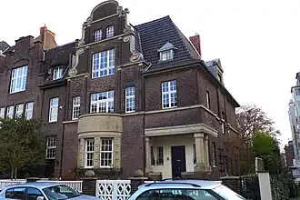 Входной портал здания