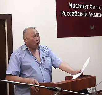 Поэт Амарсана Улзытуев читает стихи о путешествии в Тунис на Геопоэтических чтениях в рамках 3-й Международной конференции по геопоэтике. Институт философии РАН, 18.05.2018.