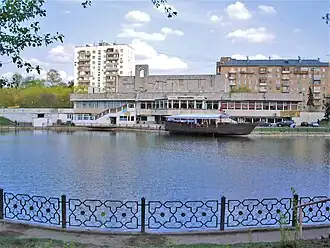 Вид на Амбулаторный пруд весной 2011 года