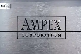 Логотип Ampex на аппаратуре