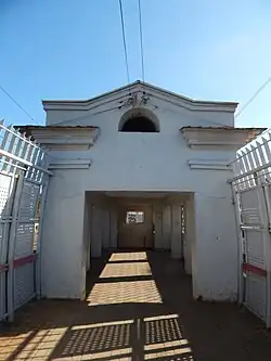 Вход в подземный переход с платформы №2