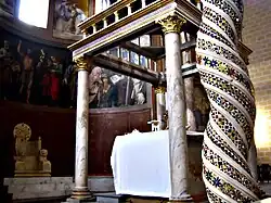 Колонна с мозаикой в стиле косматеско