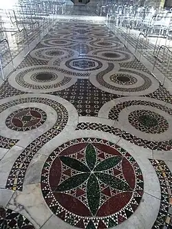 Мозаичный пол в стиле косматеско