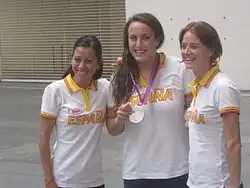 Блас (в центре) с серебряной медалью Олимпийских игр 2012 года