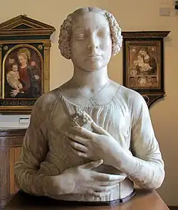 Портрет женщины с букетом цветов. Между 1475 и 1480. Мрамор. Музей Барджелло, Флоренция