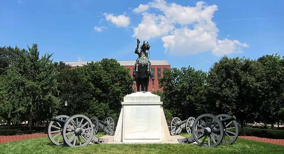 Вид спереди