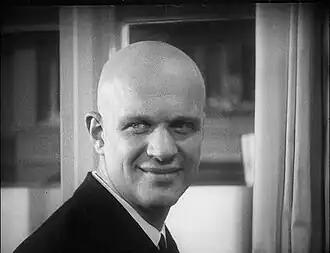 В фильма «Дневник падшей». 1929