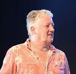 Энди Смарт на фестивале в Гластонбери в 2019