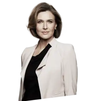 Бренда Стронг в роли Энн Юинг.