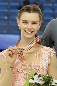 Душкова на награждениичемпионата мира среди юниоров 2016