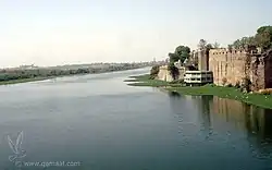 Вид с подвесного пешеходного моста в Морви