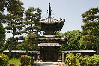 Могила императора Коноэ