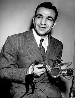 Антон Христофоридис с поясом чемпиона мира по боксу в полутяжёлом весе