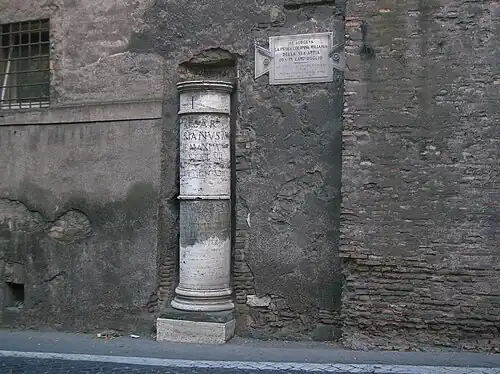 Реконструированный мильный столб, обозначавший первую милю от Капенских ворот