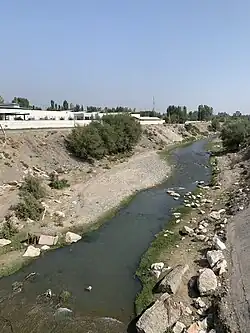 Аравансай в нижнем течении, в кишлаке Кулла