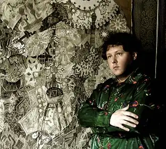 Алексей Акиндинов на фоне картона к дипломной работе "Звездочёт", 2012г.