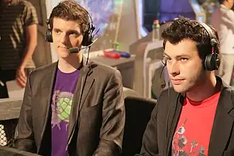 Artosis (слева) и Tasteless на корейском турнире по StarCraft в 2011 году