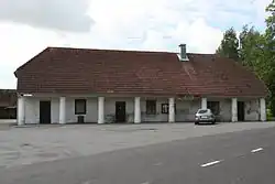 Магазин в бывшем складе мызы Аудерн (Аудру) (фото 2011 года)