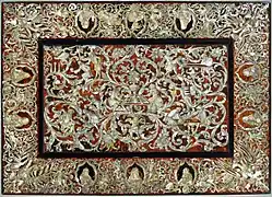 Шкатулка, инкрустированная перламутром. Музейный экспонат