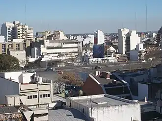 Автодорога Autopista 25 de Mayo пересекает район Боэдо