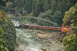 Поезд на мосту через реку Ходзу