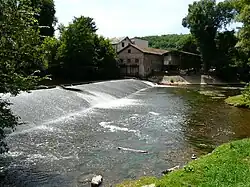 Плотина Маркессак на реке Овезер