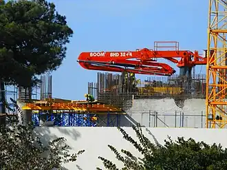 Появляются первые этажи