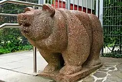 Медведь. Скульптура находится в Вене