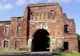 Внутренний фасад ворот