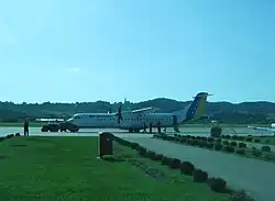 ATR 72 в аэропорту Баня-Луки готовится к полёту в Цюрих, август 2010