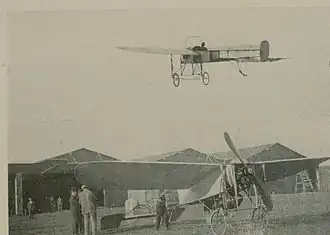 Blériot XI в полёте.