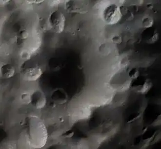 Кратер Бахлу на изображении космического аппарата «Кассини» (2007)