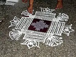 Колам из цветной рисовой пасты. Мумбаи, 2007 год